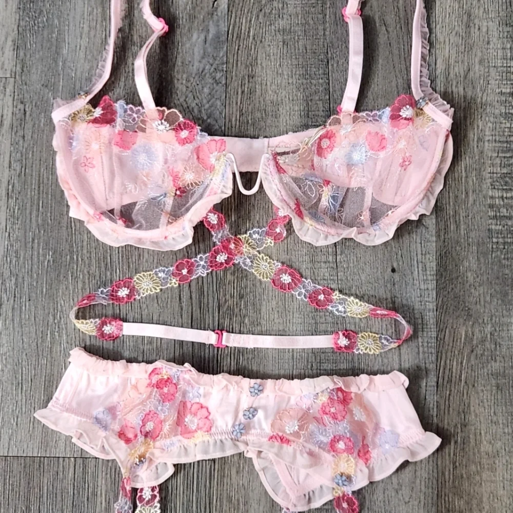 New!For Love and‎ Lemons Greenhouse Garden Underwire Bra &Matching Garter Belt